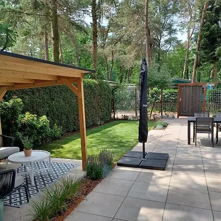 Boshuis Met Grote Tuin I Met Zwembad Hoenderloo