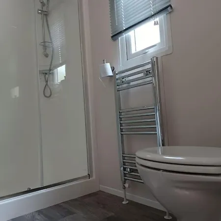 Boshuis Met Grote Tuin I Met Zwembad 度假居 *