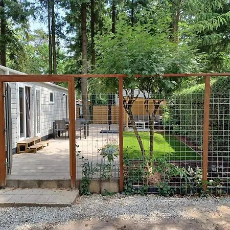 Boshuis Met Grote Tuin I Met Zwembad 度假居 *