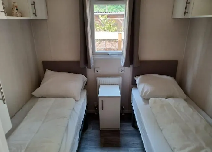 Boshuis Met Grote Tuin I Met Zwembad Дом отдыха