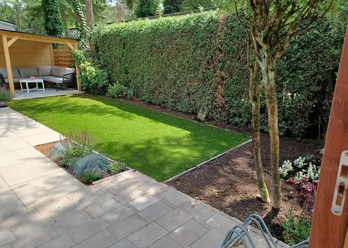 Boshuis Met Grote Tuin I Met Zwembad Дом отдыха Хундерло