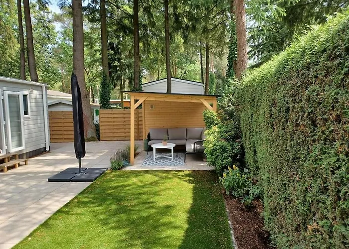 Boshuis Met Grote Tuin I Met Zwembad Хундерло