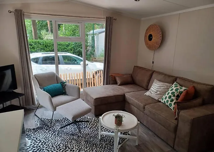 Дом отдыха Boshuis Met Grote Tuin I Met Zwembad Хундерло