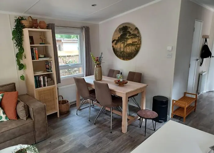 Boshuis Met Grote Tuin I Met Zwembad Дом отдыха *