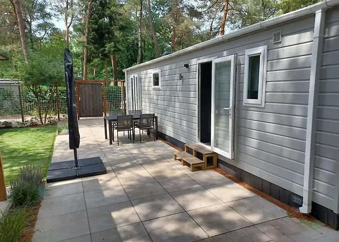 Boshuis Met Grote Tuin I Met Zwembad Дом отдыха Хундерло