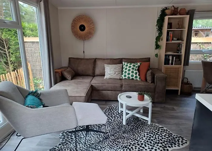 Boshuis Met Grote Tuin I Met Zwembad Дом отдыха *